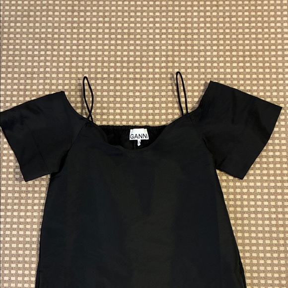 Ganni Elegant Black Off-Shoulder Dress - Picture 4 of 6